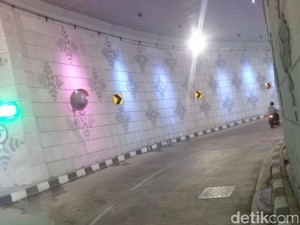 Underpass Mampang Dicorat-coret oleh Peserta SOTR