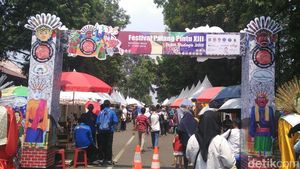 Potret Kemeriahan Festival Palang Pintu di Kemang