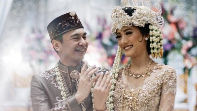Raditya Dika Resmi Menikah hingga Ashanty dan Aurel yang Makin Kompak