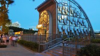 Nama stasiun tersebut adalah Stasiun Daan Park, sebuah stasiun yang kaya akan cahaya dan dibangun dengan desain yang sangat futuristik. Foto: Dok. Inhabitat