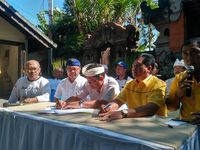 Penandatanganan surat tolak reklamasi.