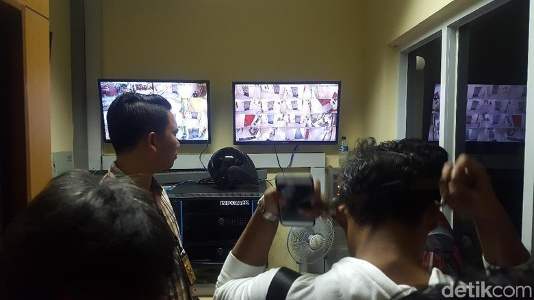 Polisi Cek CCTV RS Tarakan Terkait Tewasnya 2 Bocah di Monas Polisi Cek CCTV RS Tarakan Terkait Tewasnya 2 Bocah di Monas