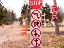 Kocak! Rambu Peringatan yang Bikin Pengendara Bingung