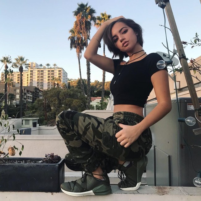 Meski masih berusia 17 tahun, wanita kelahitan 10 Juli ini telah duduk di bangku kuliah. Ia bahkan sudah masuk universitas sejak usia 15 tahun. Foto: Instagram Isabela Moner