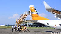 Pesawat jenis CN235-220 tipe Maritime Patrol Aircraft (MPA) ini merupakan bantuan dari Kemenhan RI kepada TNI AU untuk mengemban misi patroli perbatasan, pengawasan pencurian ikan, imigran gelap atau perdagangan manusia, penyelundupan Narkoba dan penyelematan korban bencana. Foto: M Bakrie/detikcom
