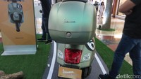Warna yang ditawarkan Vespa 300cc ini tersedia hanya satu saja. Foto: Khairul Imam Ghozali