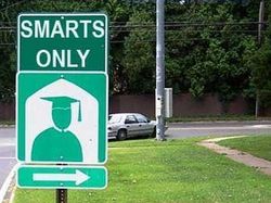 Kocak! Rambu Peringatan yang Bikin Pengendara Bingung