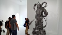 Triawan Munaf minta masyarakat tidak hanya menikmati karya seni, tapi juga mengkonsumsinya. Foto: Ristu Hanafi