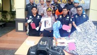 Stefanus membawa mayat Laura ke pantai Desa Karang Serang, Tangerang untuk dibakar (dok. Istimewa).