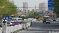 Suasana Kota Urumqi, Ibukota Xinjiang. Traveler dari Jakarta bisa terbang dulu ke Guangzhou atau Beijing sebelum lanjut ke Urumqi (Fitraya/detikTravel)