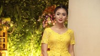 Berbeda dengan Prilly, Citra mengikat rambutnya ke belakang. Foto: Mauludi Rismoyo