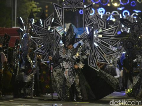 Kemilau Gaya di Semarang Night Carnival 2018 