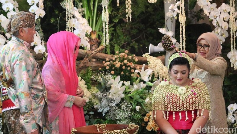 Mufidah Kalla Hadiri Siraman Putri Tutut Soeharto