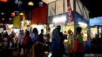 Begitu masuk, ada banyak penjual makanan di tenda yang didesain sedemikian rupa sehingga seperti terbuat dari kontainer. Padahal hanya tenda papan biasa. Foto: dok. detikFood