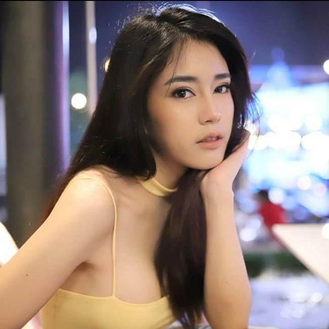 Bagaimana menurutmu dengan penampilan Nitchamon si tukang cukur cantik ini? Foto: Facebook