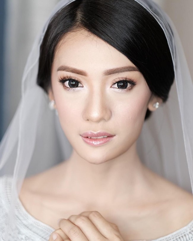 Annisa Aziza yang merupakan seorang aktris itu pun terlihat cantik menjelang pernikahannya. Foto: Instagram @redberrywedding