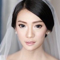 Annisa Aziza yang merupakan seorang aktris itu pun terlihat cantik menjelang pernikahannya. Foto: Instagram @redberrywedding