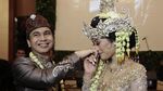 Resmi Menikah, Raditya Dika dan Anissa Aziza Pamer Cincin