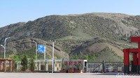 Di luar Kota Urumqi langsung padang rumput dan perbukitan. Selama ribuan tahun, etnis asli Xinjiang hidup di padang rumput (Fitraya/detikTravel)