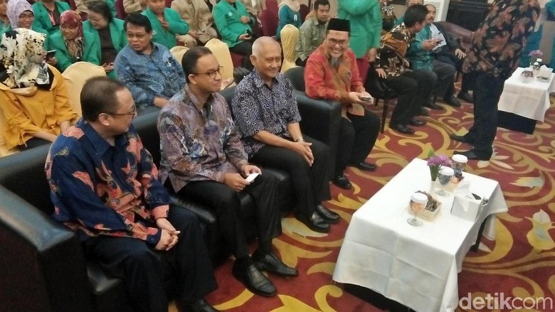 Anies Siapkan Pergub Pembebasan Pajak untuk Keluarga Veteran Anies Siapkan Pergub Pembebasan Pajak untuk Keluarga Veteran