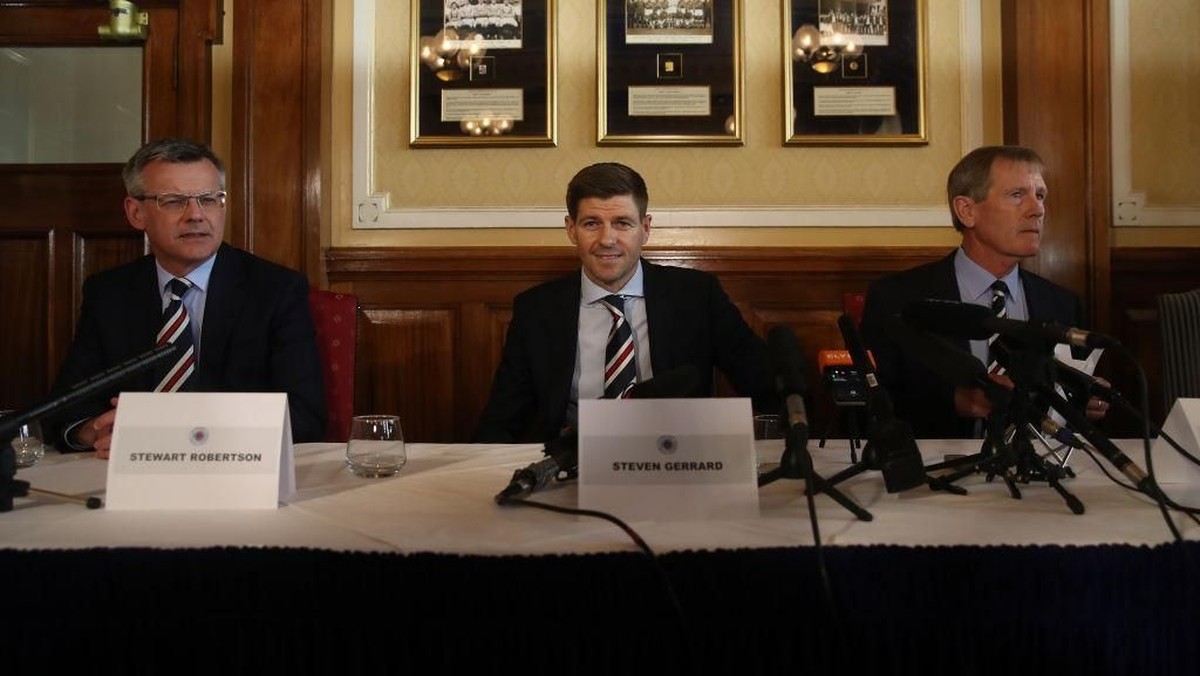 Steven Gerrard saat diperkenalkan sebagai manajer Rangers FC (Ian MacNicol/Getty Images)