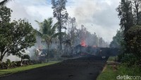 Lava mengalir ke pemukiman. USGS/Handout via REUTERS.