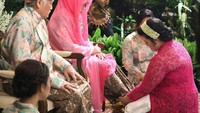 Papa dan Mama yang sangat Sekar cintai dan hormati, Sekar mohon maaf atas segala kesalahan dan kekhilafan, kata Sekar yang akan dipersunting Ajie Sulistyo Dwi Putra Maryulis. (Foto: Dok. Istimewa)