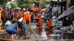 Si Jago Merah Lumat Lapak Barang Bekas di Dekat Stasiun Rajawali