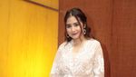 Cantiknya Prilly Latuconsina dan Citra Kirana di Nikahan Raditya Dika
