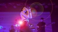 Dua Lipa memberikan suguhan sempurna di Malaysia. Foto: Twitter Dua Lipa
