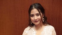 Yang pertama adalah Prilly Latuconsina. Foto: Mauludi Rismoyo