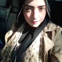 Di salah satu acara, ia memakai hijab scarf motif dengan tambahan bros logo Chanel yang harganya sekitar Rp 10 juta. Foto: Instagram