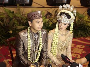 Posting Ini, Raditya Dika Pastikan Anissa Aziza Hamil?