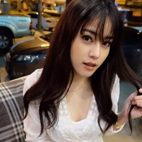 Setelah fotonya tersebar di dunia maya, banyak netizen yang kagum akan sosok dan parasnya yang cantik. Foto: Facebook