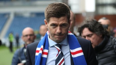 Dari Merah, Gerrard Jadi Biru