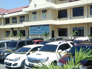 KPK Sita 15 Mobil dari Showroom Milik Kolega Bupati Mojokerto