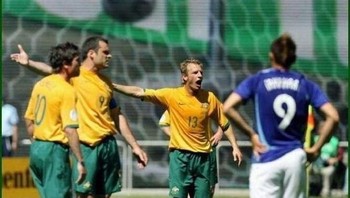 Tangannya panjang sekali. (Foto: Brightside)