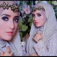 Yulia Mochammad juga sering mencoba berbagai gaya hijab, seperti hijab hoodie hingga khimar. Foto: Instagram