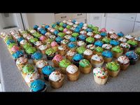 Wow! Lihat Aksi Matt Stonie Melahap 125 Cupcakes Dalam 8 Menit