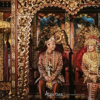 Dari sejumlah foto yang beredar terlihat jika Raditya Dika dan Anissa Aziza menggelar pernikahan berkonsep nasional meski sempat melakukan foto prewedding bernuansa adat Batak. Foto: Instagram Anissa Aziza