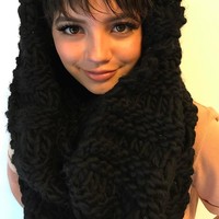 Wanita yang tengah disibukkan dengan syuting film Instant Family bersama Mark Wahlberg dan Rose Byrne tersebut dikatakan cocok memerankan Dora karena semangat dan imej positifnya. Foto: Instagram Isabela Moner