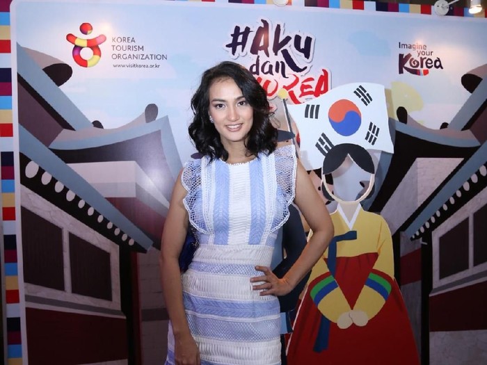 Jenguk Ratna Sarumpaet, Apa Sih yang Diobrolin oleh Atiqah Hasiholan?