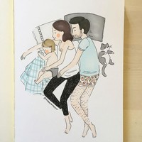 Ini adalah hal normal yang biasa dilakukan seorang ibu di akhir pekan. Menghabiskan waktu bersama di kasur. Foto: Instagram/@karacandraw