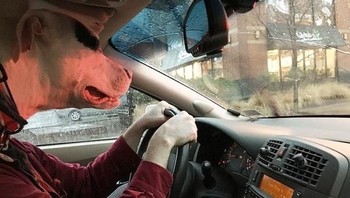 Anjing berbadan manusia? Foto: Brightside