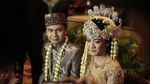 Resmi Menikah, Raditya Dika dan Anissa Aziza Pamer Cincin