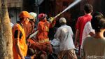 Si Jago Merah Lumat Lapak Barang Bekas di Dekat Stasiun Rajawali