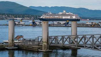 Perahunya ada di atas tiang atau air ya? (Foto: Brightside)