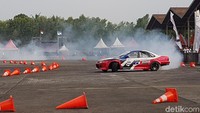 Buat pencinta mobil ngesot alias Drift jangan sampai lewatkan Super Drift First Round, yang digelar 5-6 Mei 2018 di Skadron 21 Pondok Cabe, Tangsel. Foto: Rio/detikOto