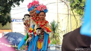 Warna-warni Festival Palang Pintu di Kemang