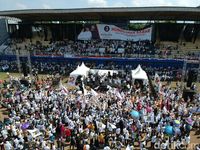 Kampanye Akbar, Oded-Yana Botram Bareng Warga di Stadion Sidolig